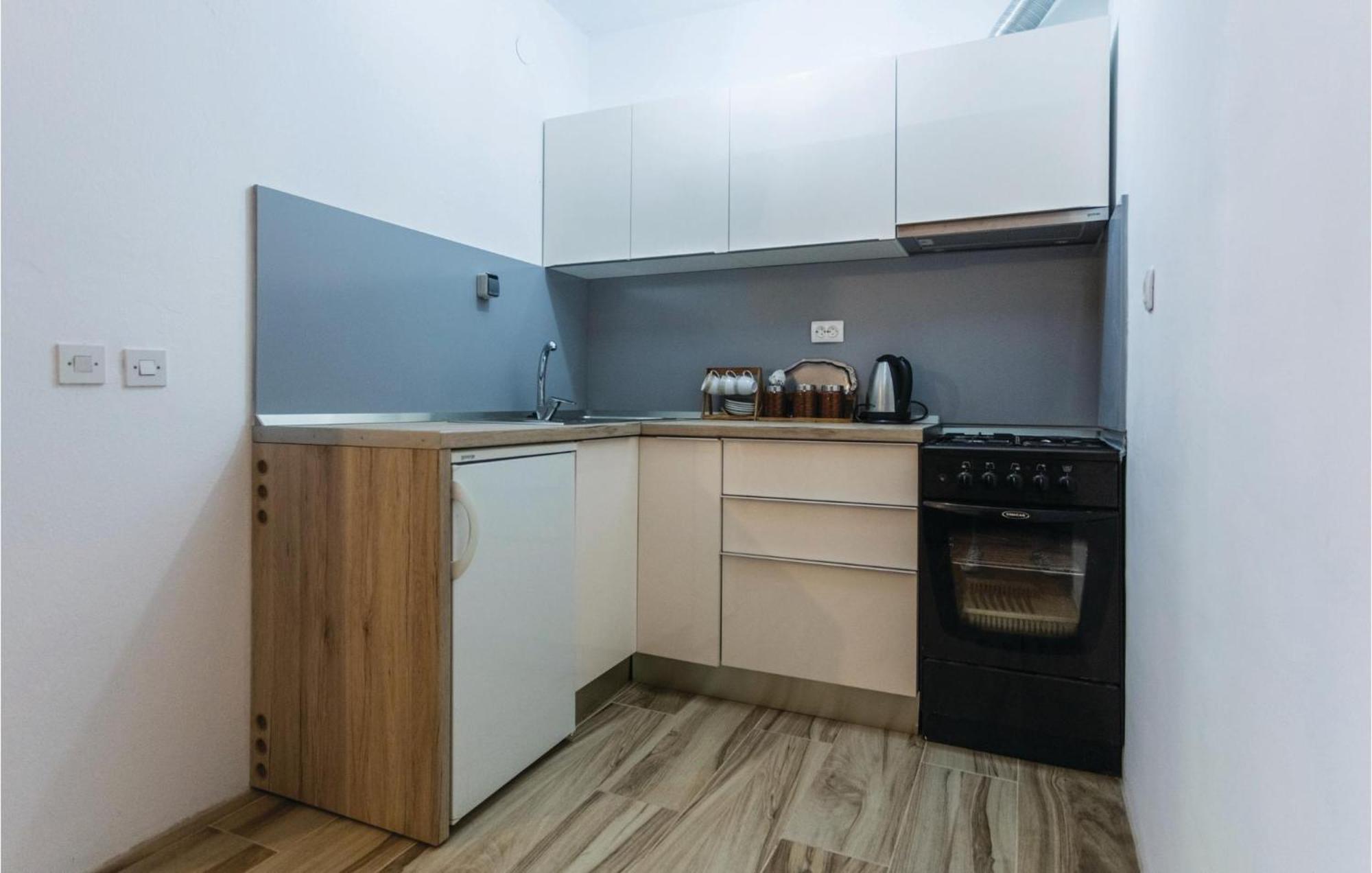 Awesome Apartment In Klek With Kitchen Exterior foto